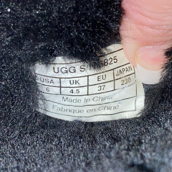 UGG Black Classic Short II #5825 Sheepskin Boots Size 6 - Picture 10 of 14